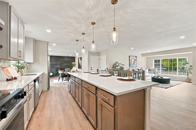 2012 S Yank Way, Lakewood, CO 80228