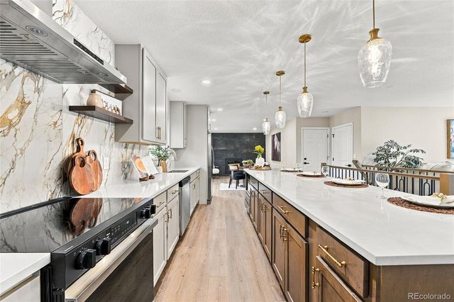 2012 S Yank Way, Lakewood, CO 80228