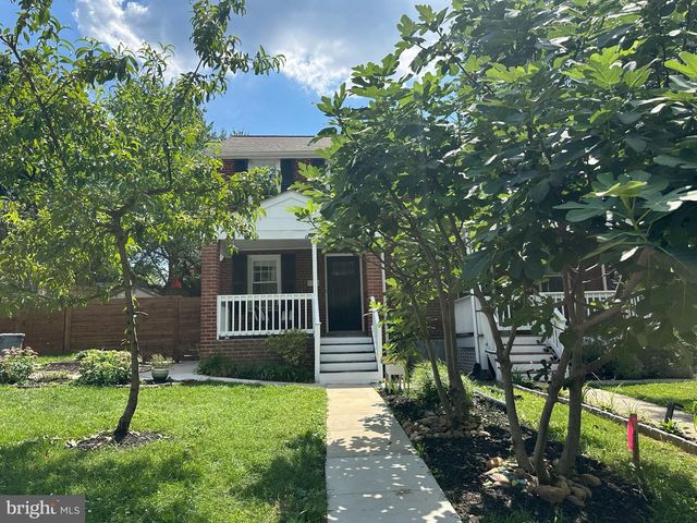 2723 FARNSWORTH DR, Alexandria, VA 22303