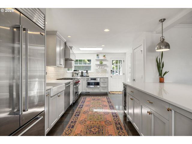 7175 S LAVIEW Dr, Portland, OR 97219