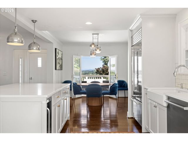 7175 S LAVIEW Dr, Portland, OR 97219