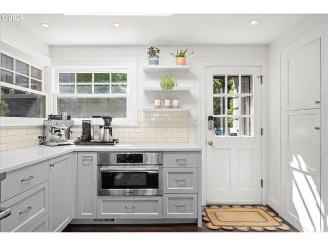 7175 S LAVIEW Dr, Portland, OR 97219