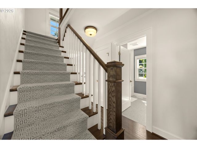 7175 S LAVIEW Dr, Portland, OR 97219