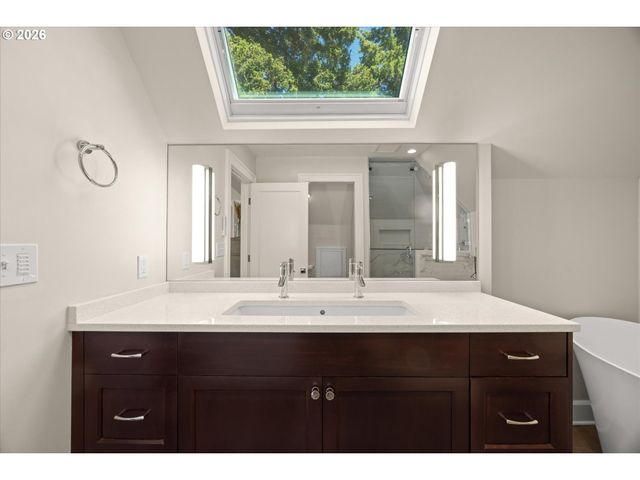 7175 S LAVIEW Dr, Portland, OR 97219