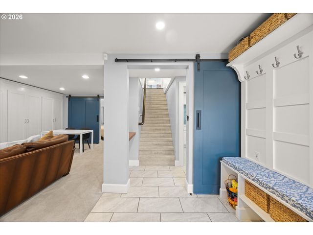 7175 S LAVIEW Dr, Portland, OR 97219