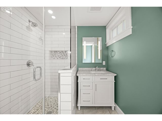 7175 S LAVIEW Dr, Portland, OR 97219