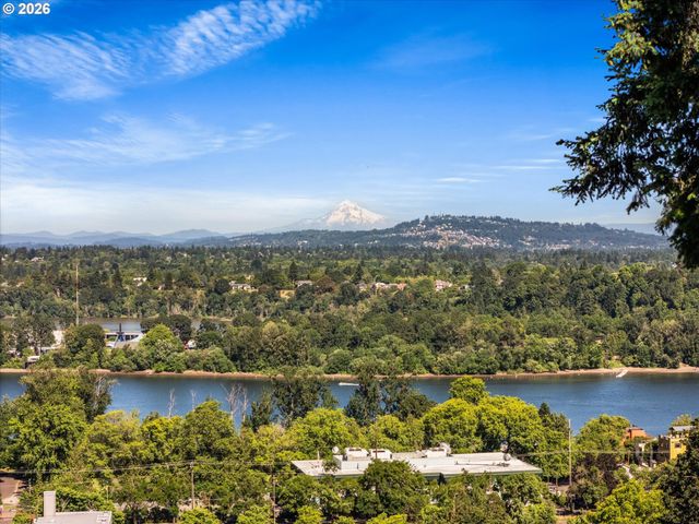 7175 S LAVIEW Dr, Portland, OR 97219