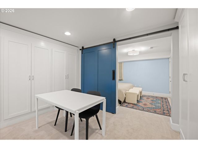 7175 S LAVIEW Dr, Portland, OR 97219