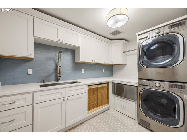 7175 S LAVIEW Dr, Portland, OR 97219