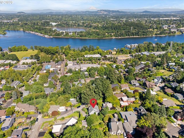 7175 S LAVIEW Dr, Portland, OR 97219
