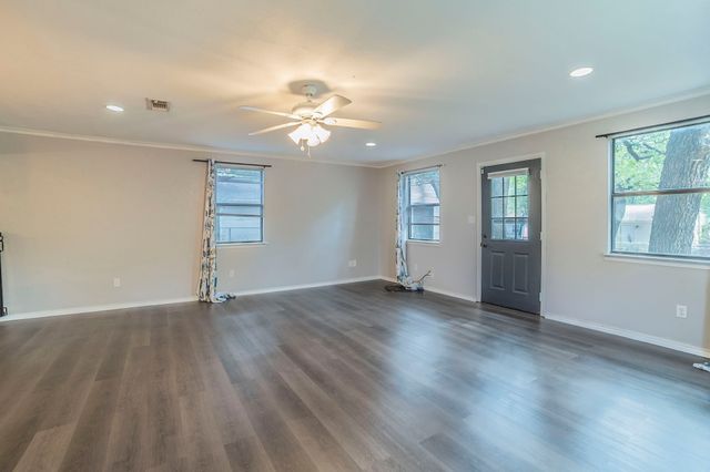 604 SE 27th Avenue, Mineral Wells, TX 76067