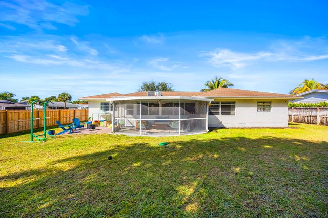 9676 Heather Circle W, Palm Beach Gardens, FL 33410