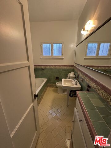 5564 W 6th Street 6, Los Angeles, CA 90036