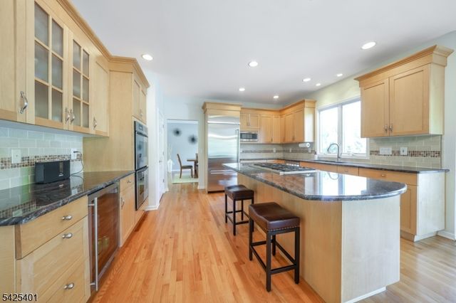 2 Trails End Ct, Westfield Town, NJ 07090