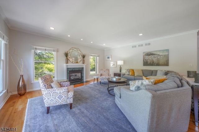 2 Trails End Ct, Westfield Town, NJ 07090