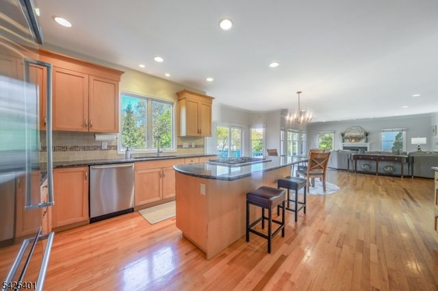 2 Trails End Ct, Westfield Town, NJ 07090