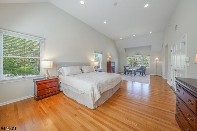 2 Trails End Ct, Westfield Town, NJ 07090