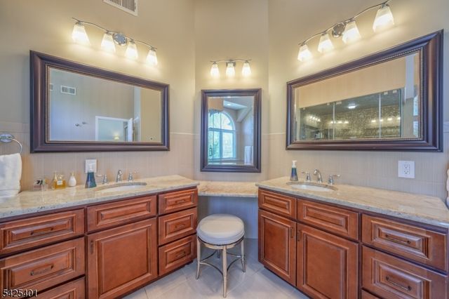 2 Trails End Ct, Westfield Town, NJ 07090