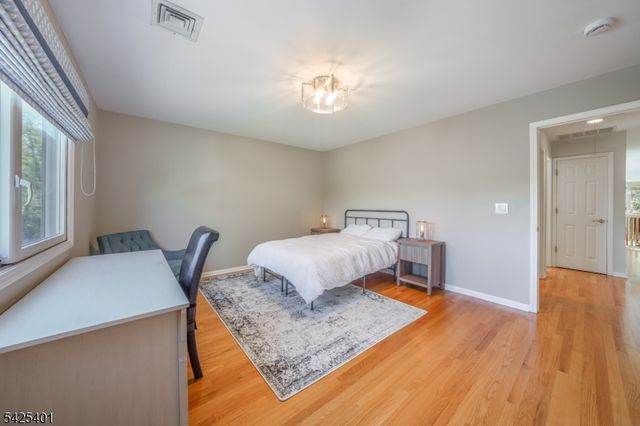 2 Trails End Ct, Westfield Town, NJ 07090