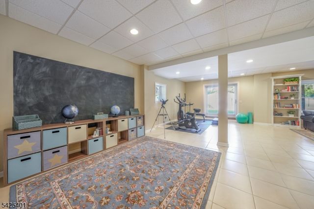 2 Trails End Ct, Westfield Town, NJ 07090