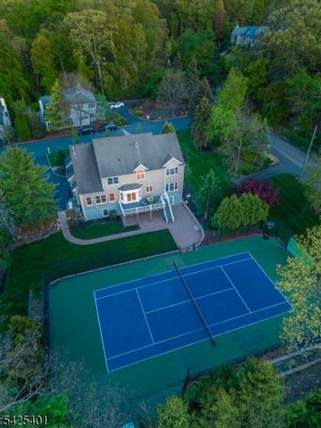 2 Trails End Ct, Westfield Town, NJ 07090