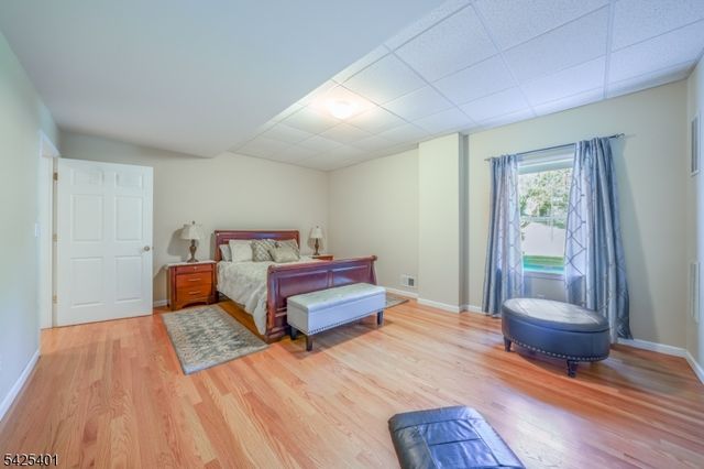 2 Trails End Ct, Westfield Town, NJ 07090