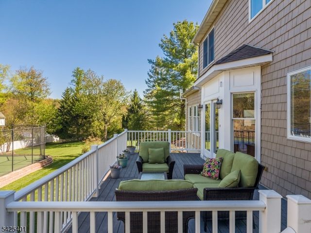 2 Trails End Ct, Westfield Town, NJ 07090