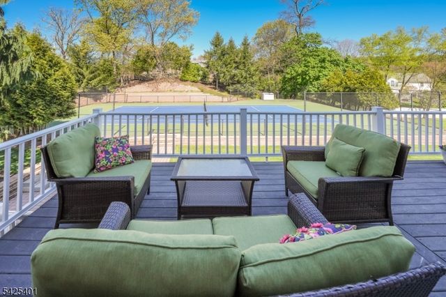 2 Trails End Ct, Westfield Town, NJ 07090