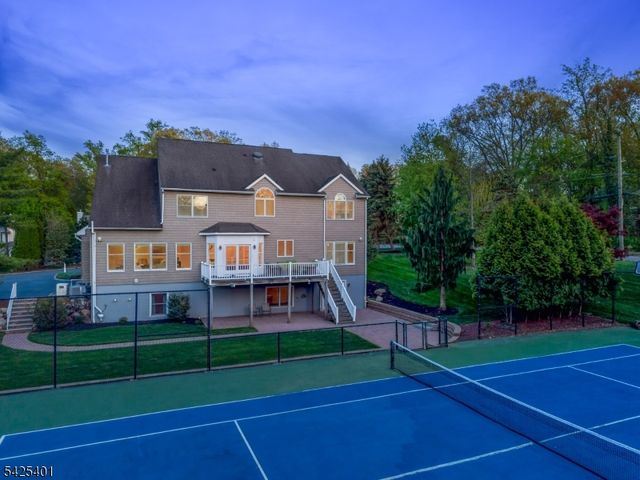 2 Trails End Ct, Westfield Town, NJ 07090