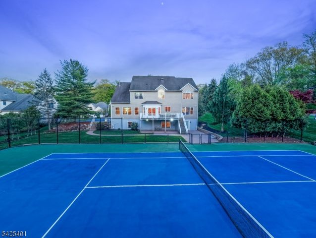 2 Trails End Ct, Westfield Town, NJ 07090