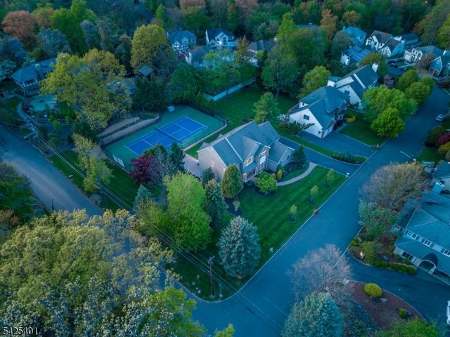 2 Trails End Ct, Westfield Town, NJ 07090