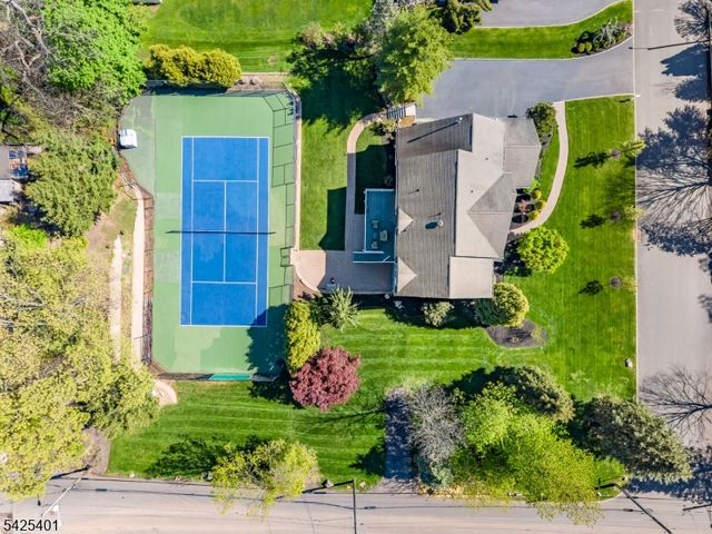 2 Trails End Ct, Westfield Town, NJ 07090