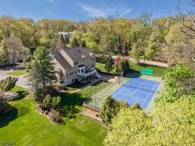 2 Trails End Ct, Westfield Town, NJ 07090