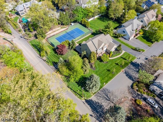 2 Trails End Ct, Westfield Town, NJ 07090