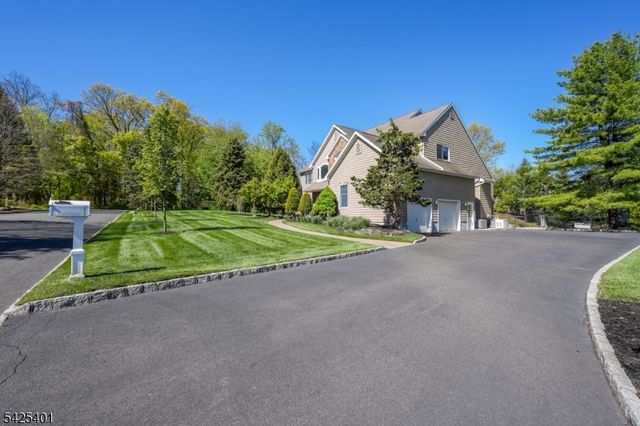 2 Trails End Ct, Westfield Town, NJ 07090