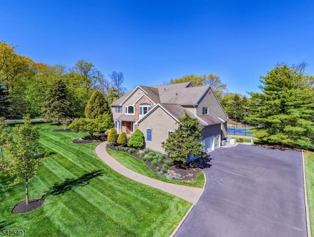 2 Trails End Ct, Westfield Town, NJ 07090