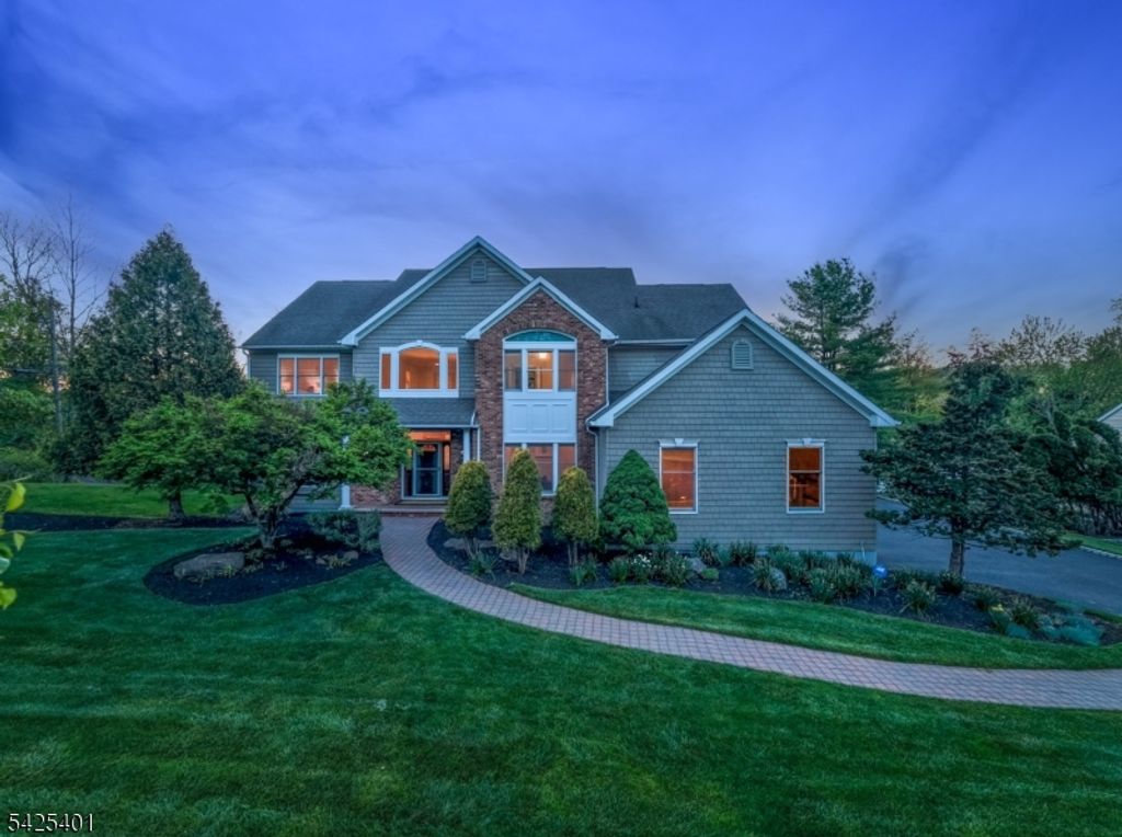 2 Trails End Ct, Westfield Town, NJ 07090