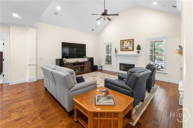 25 Crestwood Drive, Savannah, GA 31405