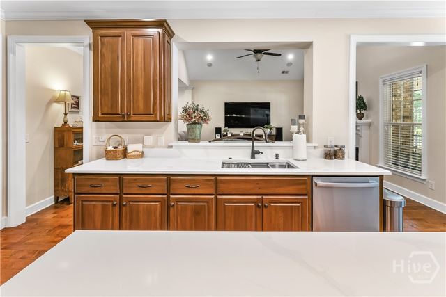 25 Crestwood Drive, Savannah, GA 31405