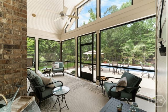 25 Crestwood Drive, Savannah, GA 31405