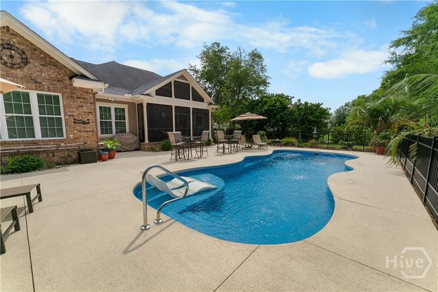 25 Crestwood Drive, Savannah, GA 31405