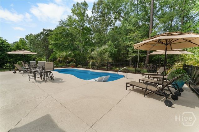 25 Crestwood Drive, Savannah, GA 31405