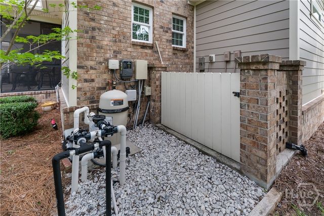 25 Crestwood Drive, Savannah, GA 31405