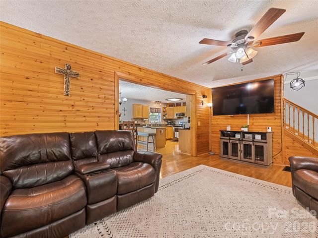 222 Thistle Ridge, Clyde, NC 28721