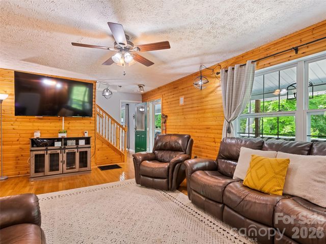222 Thistle Ridge, Clyde, NC 28721