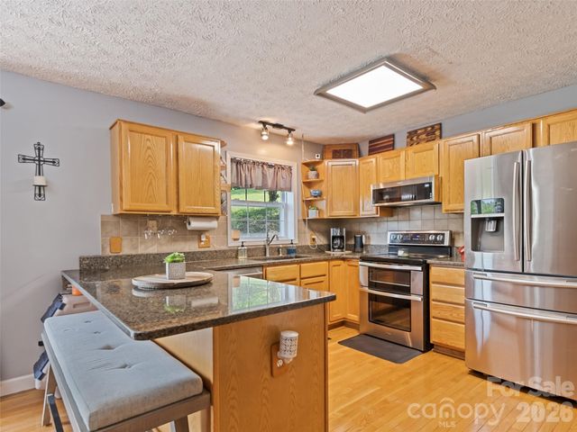 222 Thistle Ridge, Clyde, NC 28721