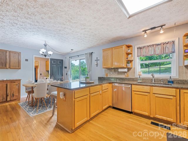 222 Thistle Ridge, Clyde, NC 28721