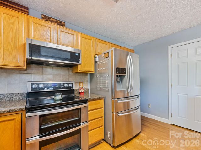 222 Thistle Ridge, Clyde, NC 28721