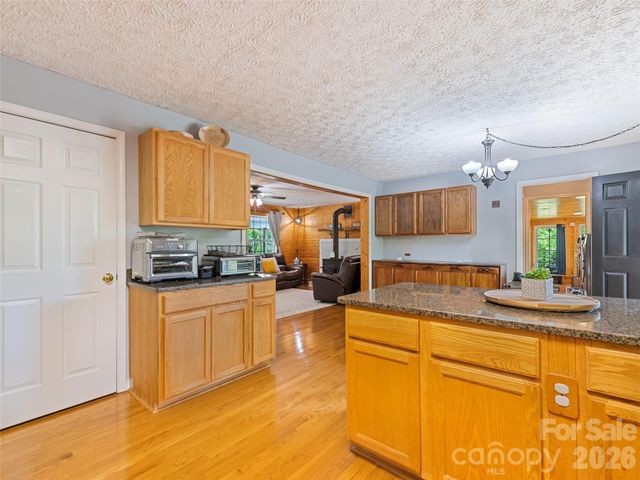 222 Thistle Ridge, Clyde, NC 28721