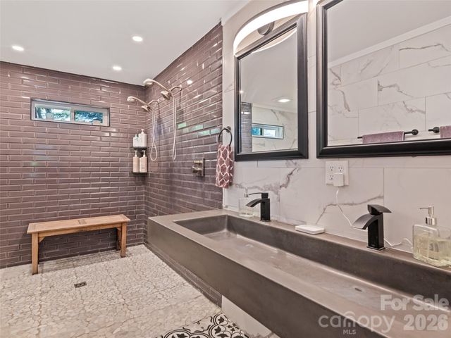 222 Thistle Ridge, Clyde, NC 28721